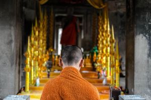 stefano majno wat po cambodia monastery buddhism buddhist daily life young monk praying.jpg